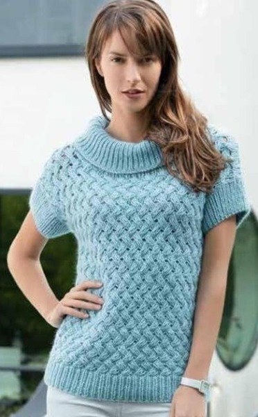 Пуловер с короткими рукавами спицами